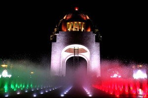 G20111068. JPGMÉXICO, D.F. Monumento-Centenario-Revolución.- El monumento a la Revolución fue reabierto la noche de hoy con una ceremonia encabezada por el jefe de gobierno capitalino, Marcelo Ebrard, en el marco de los festejos del Centenario del inicio de la Revolución Mexicana. RML. Foto: Agencia EL UNIVERSAL/ Jorge Serratos